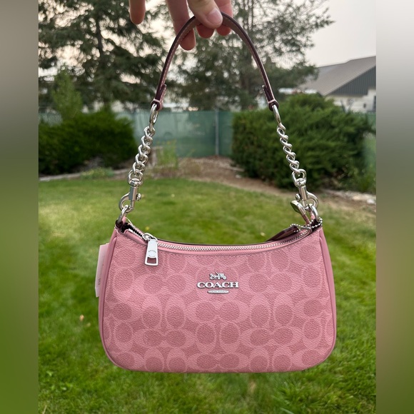 NWT COACH teri shoulder bag Signature Canvas CV933 dusty pink limited - Picture 1 of 4